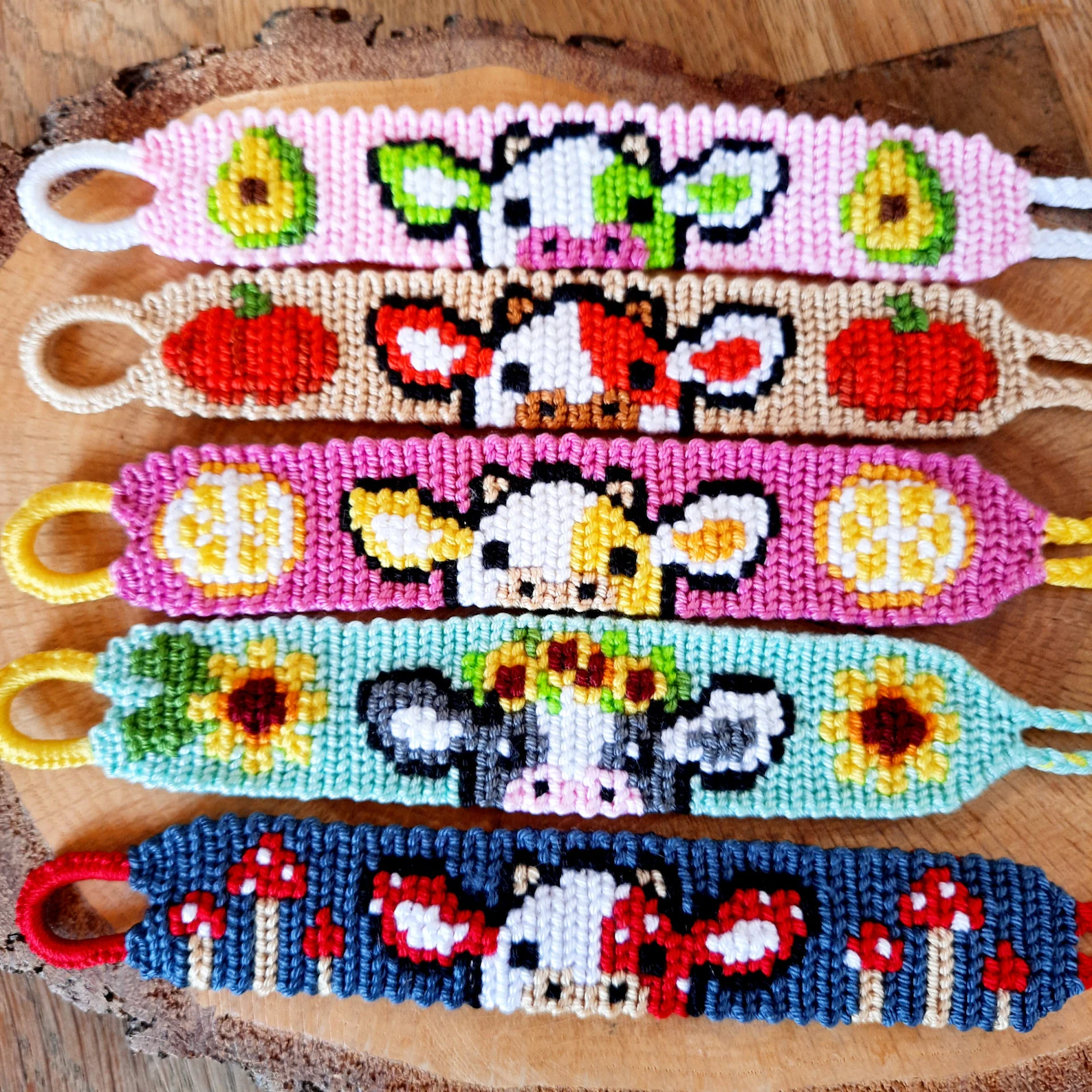 Sleeping Cat Alpha Friendship Bracelet and Pattern – Rhio's Bracelets